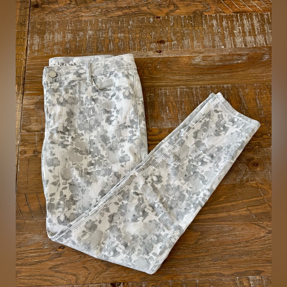 White House Black Market Skinny Ankle Gray & White Floral Jeans, Size 6